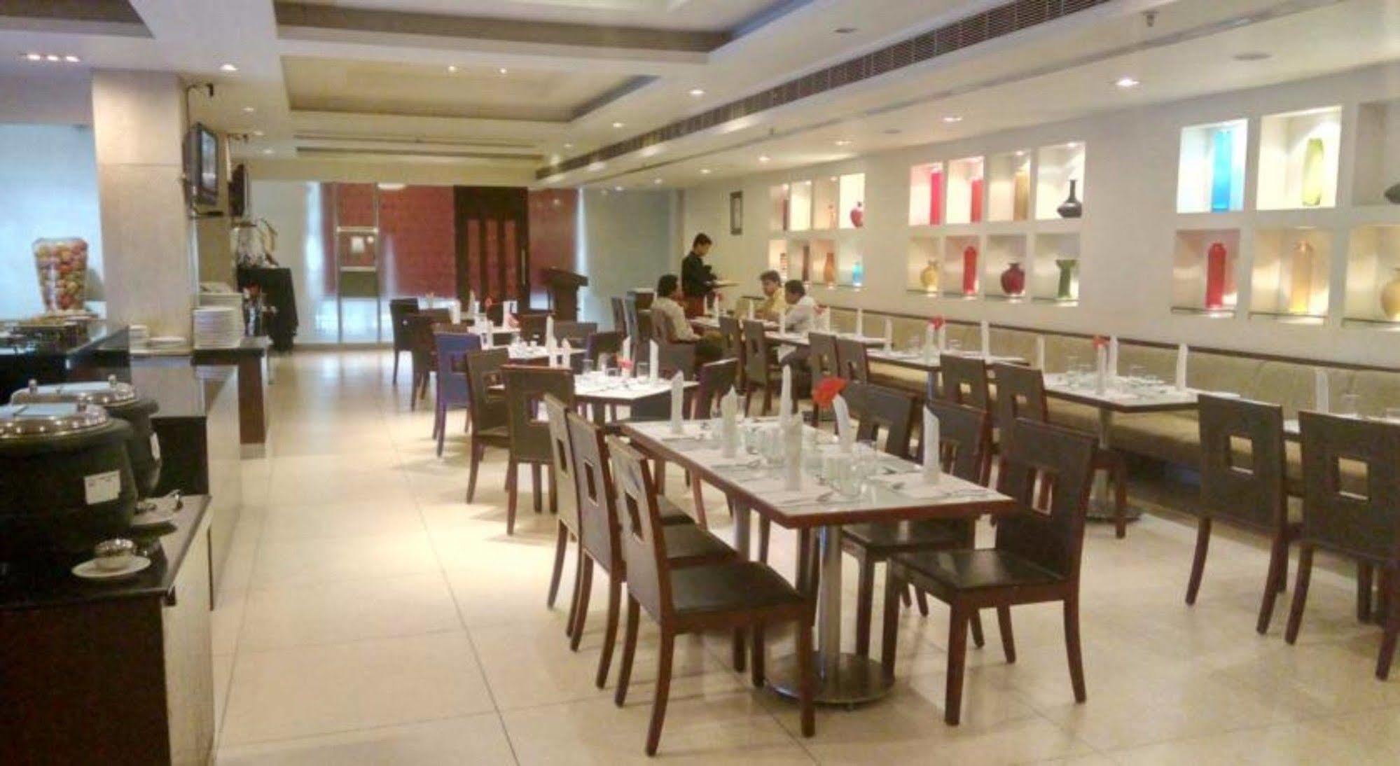 Hampshire Plaza Hotel Hyderabad Eksteriør billede
